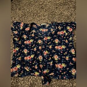 💚5/$25Active USA Navy Floral Blouse